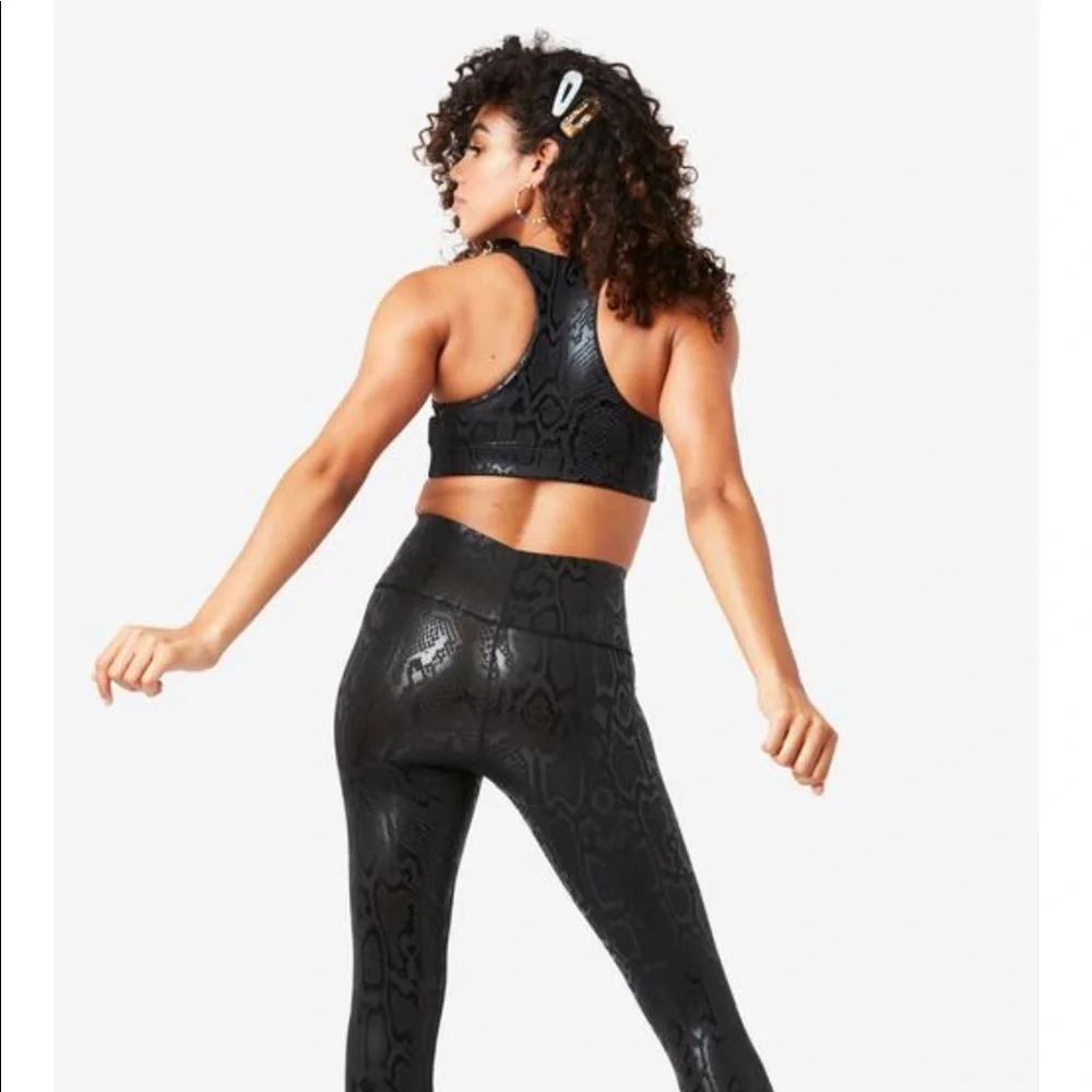 90’Degree Obsidian Snakeskin Foil UpLift Leggings - Picture 4 of 11